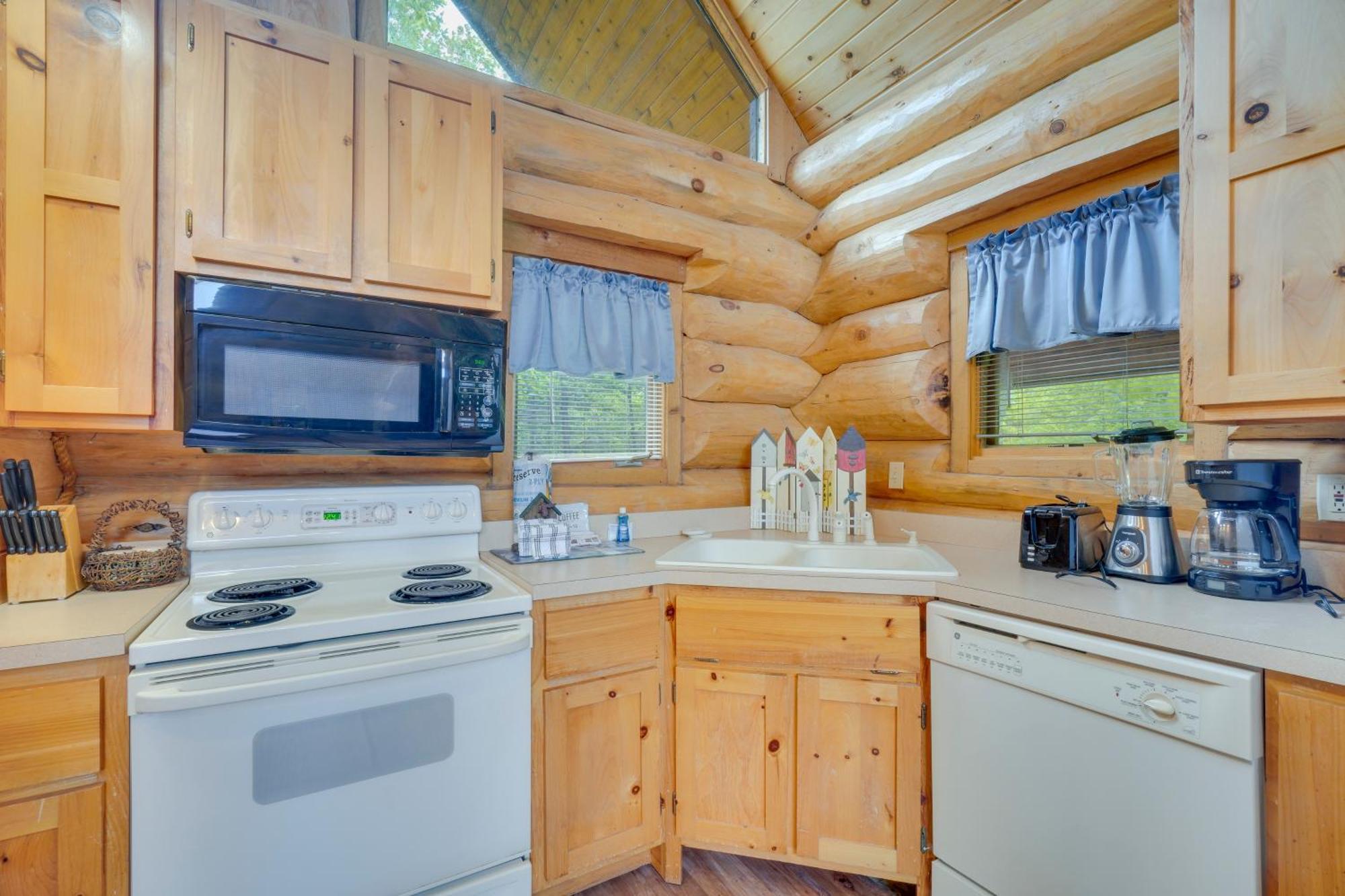 Gatlinburg Cabin With Hot Tub About 11 Miles To Downtown Zewnętrze zdjęcie